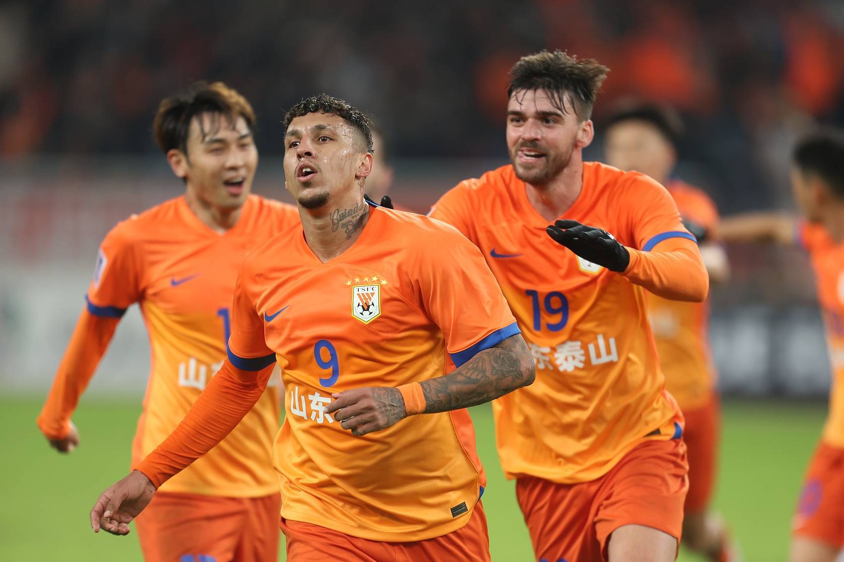 关于赛前山东泰山刷新队史纪录——亚冠节点到来;质疑声仍在;临场指挥获称赞的信息 关于赛前山东泰山刷新队史纪录——亚冠节点到来;质疑声仍在;临场指挥获称赞的信息