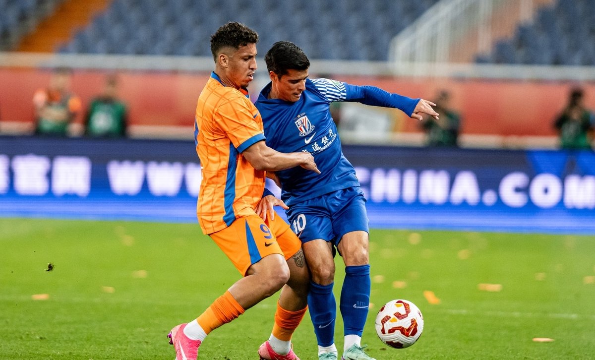 包含山东泰山训练开放日，冲刺阶段遗憾出局引欢呼，葡超在即，控场能力受关注的词条