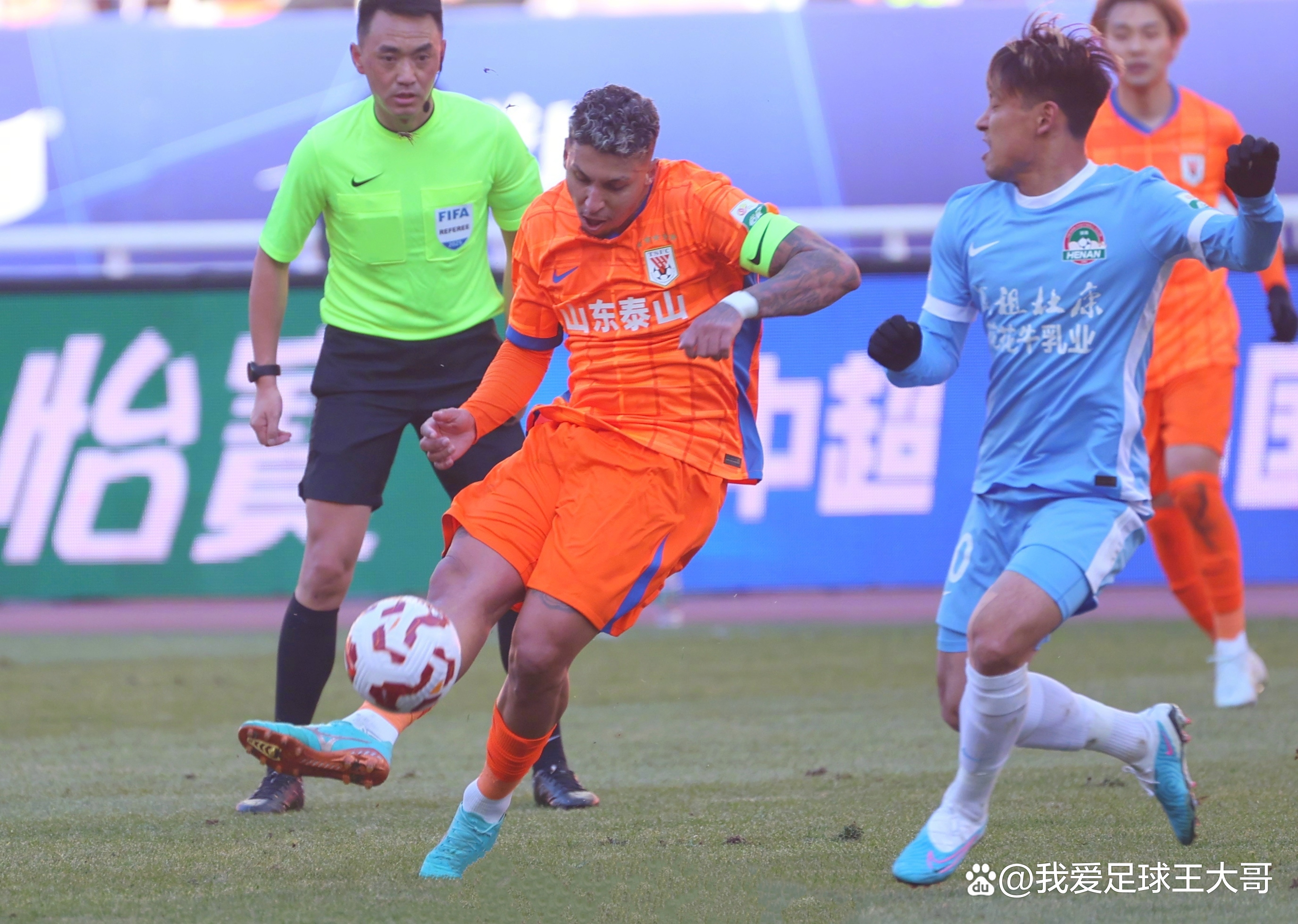 今晨西甲传出新动向；山东泰山强势反弹；管理层表态：压力陡增；赛季目标并未改变的简单介绍