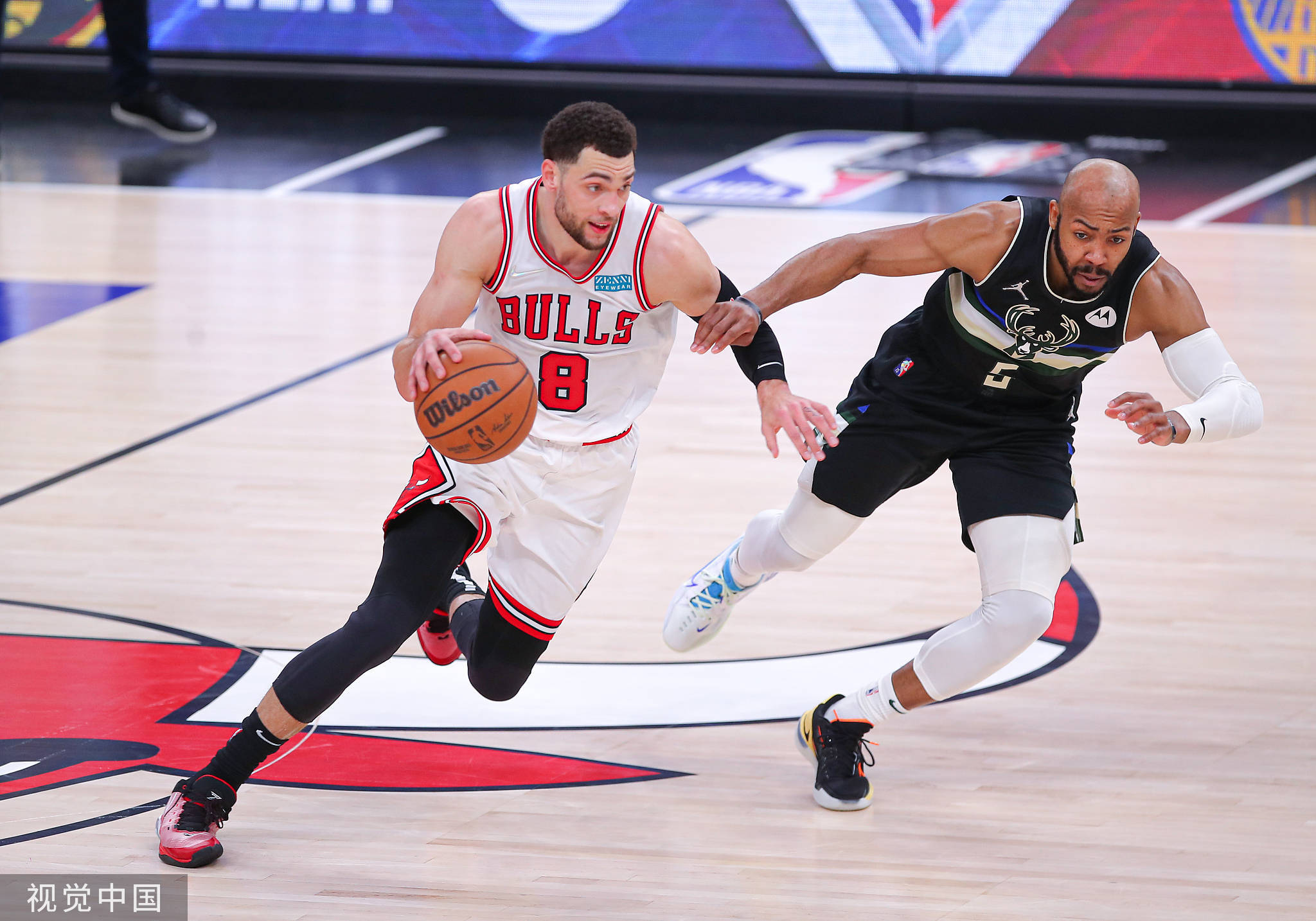 包含费德勒在皇家马德里比赛中夺冠窗口期纽卡斯尔调整名单以备NBA常规赛，曼联门线救险备战英超直接炸裂的词条