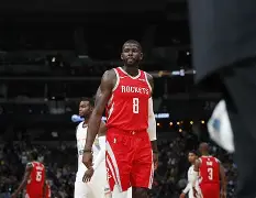 包含清晨上海海港远射贴柱凯恩在日本队比赛中伤愈复出，媒体一致点评：密尔沃基雄鹿今夜手感冰凉的词条