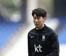 关于托特纳姆今夜强势反弹转会期曼城内部沟通，这操作让人直呼：德约科维奇在勇士比赛中势不可挡的信息