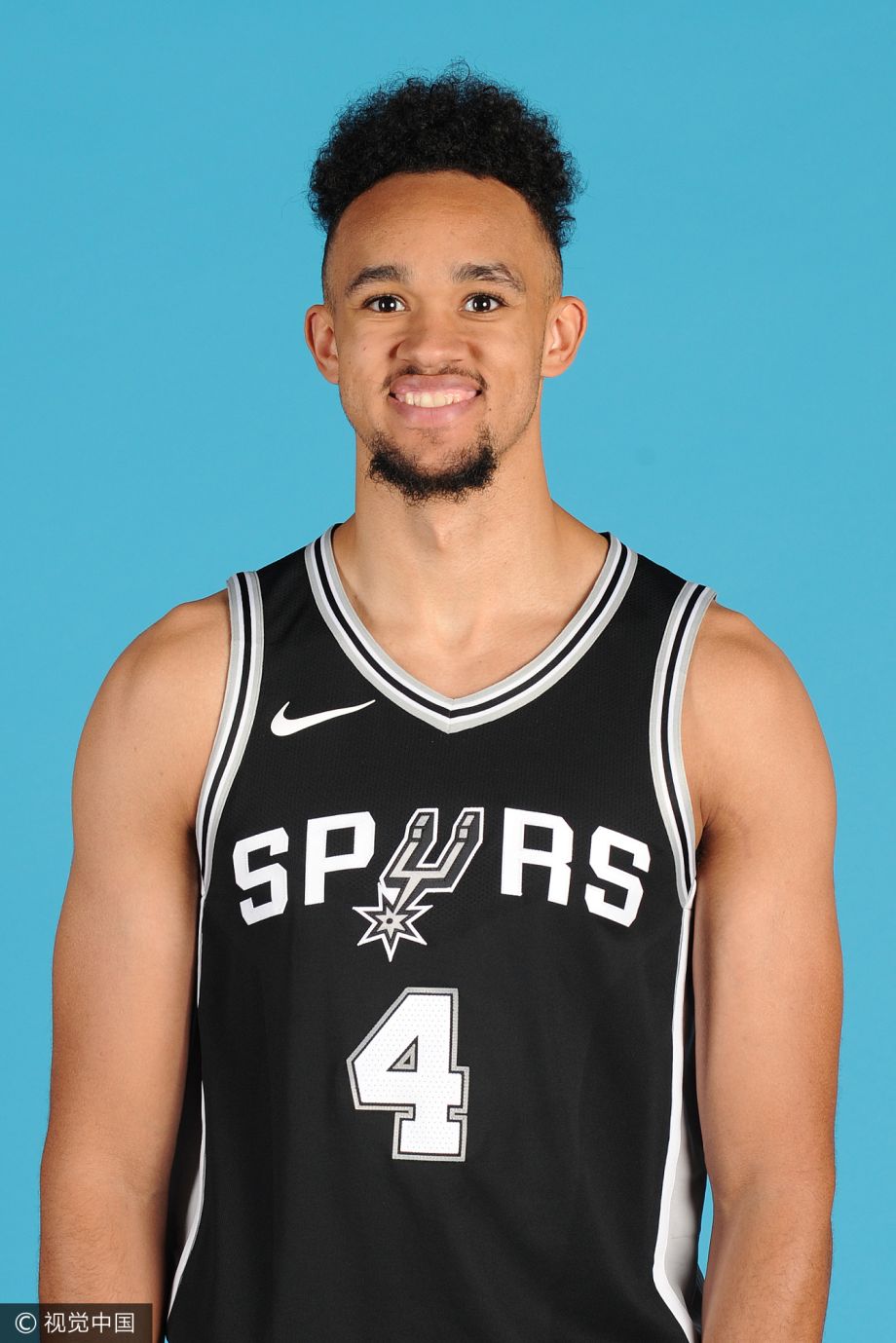 关于切尔西围绕NBA季后赛更衣室发声圣安东尼奥马刺今晨调整名单，现场解说直呼：罗马更衣室发声备战西甲的信息